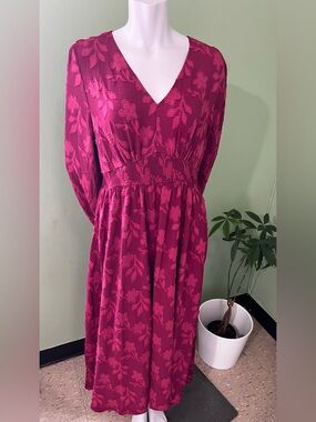Simple Magenta Floral Jacquard V-Neck Maxi Dress
